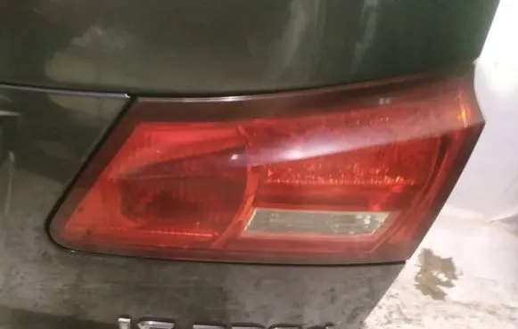 Tailgate rear/tail lights