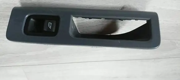 Volvo V50 Front door interior handle trim 0000
