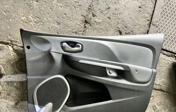 Renault Clio IV Front door card panel trim braknumeruczci