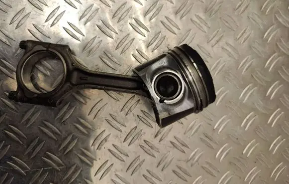 Volvo V60 Piston with connecting rod 81l123