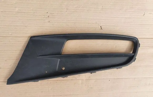 Volkswagen Sharan Front bumper lower grill 7N0853665A