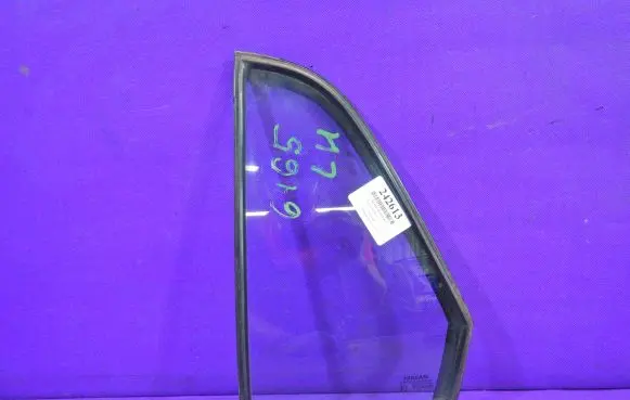 Nissan Tiida C11 Front door window glass four-door