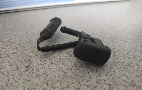 BMW 3 E46 Windshield washer spray nozzle 7056731 8365385