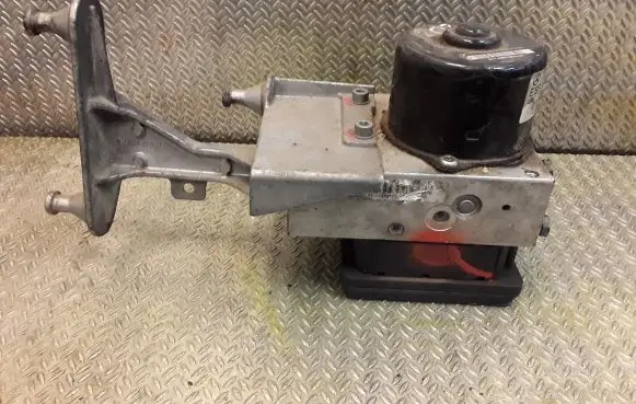 Mercedes-Benz C W203 ABS Pump 2034310812 2095452532