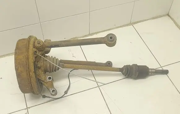 Rear wheel hub spindle/knuckle