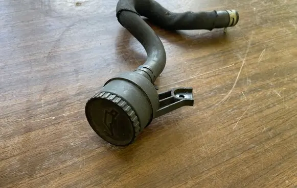 Peugeot 807 Oil fill pipe 9640599780
