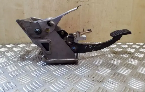 Volvo S40, V40 Brake pedal