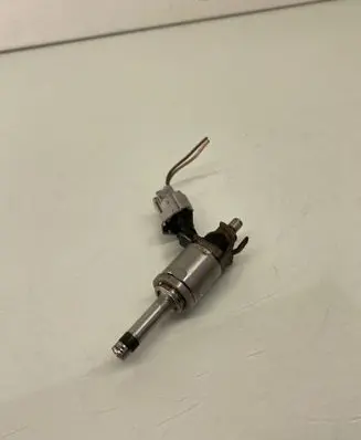 Nissan Pulsar Fuel injector H8201141604 4350R0060