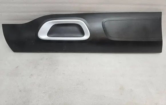 Citroen C5 Aircross Front door trim (molding) 9820082077