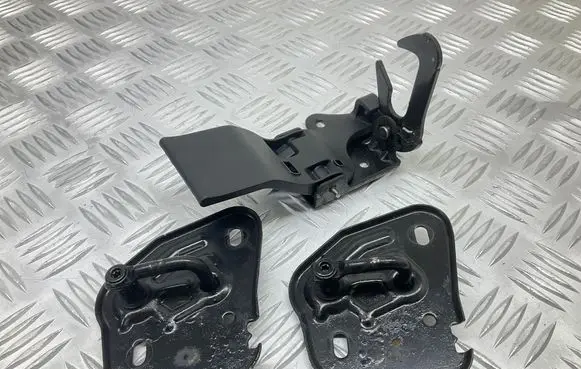 Audi A1 Engine bonnet/hood lock/latch loop/hook 8X0823480A 4G0823186