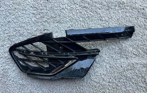 Cupra Formentor Front bumper lower grill 5FF853666E