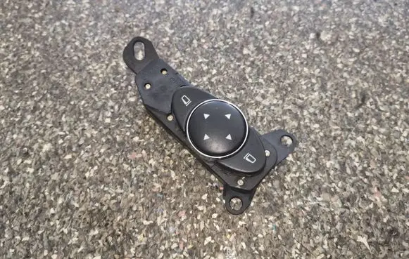 Wing mirror switch