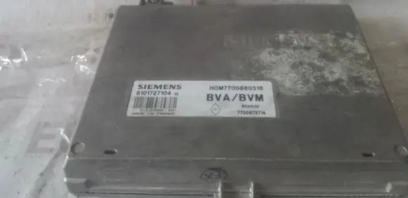 Renault Laguna I Engine control unit/module S101727104Q HOM7700860316