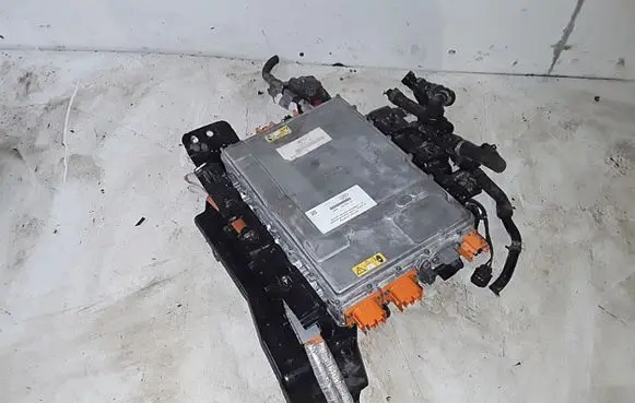 Voltage converter inverter