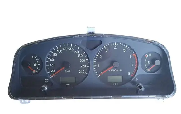 Toyota Avensis T220 Speedometer (instrument cluster) 8380005350