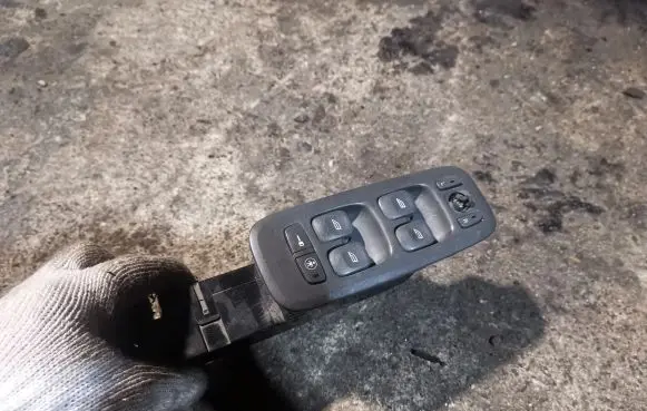 Volvo V70 Electric window control switch 9452959