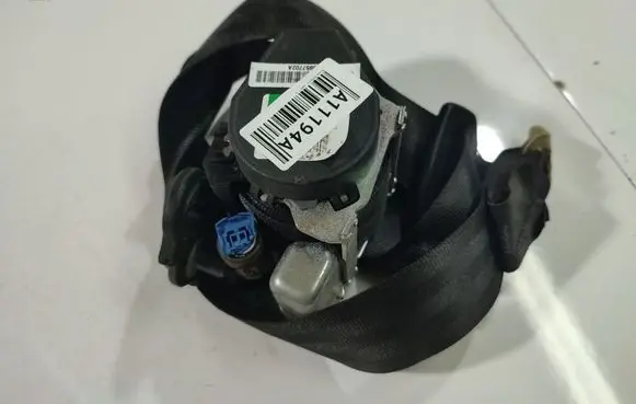 Skoda Octavia Mk2 (1Z) Front seatbelt 040589