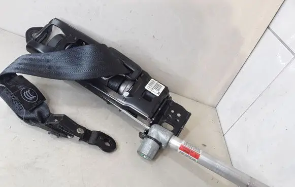 Volvo V50 Front seatbelt 3039375428 30615571