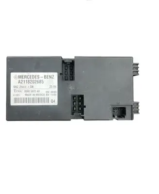 Mercedes-Benz E W211 Seat control module A2118202685 00005822A8