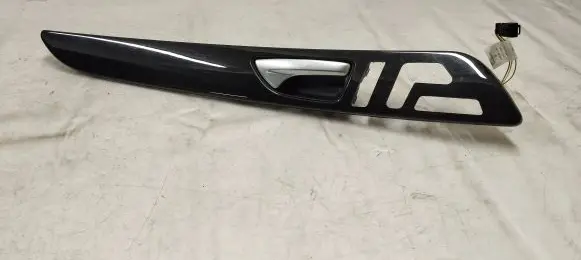 Mercedes-Benz GLE (W166 - C292) Front door trim bar A1667204802