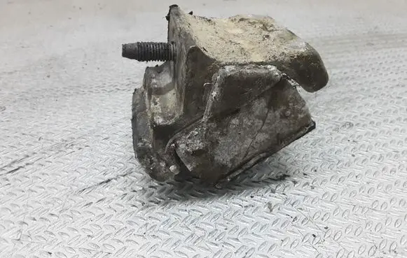 Land Rover Discovery Engine mount bracket