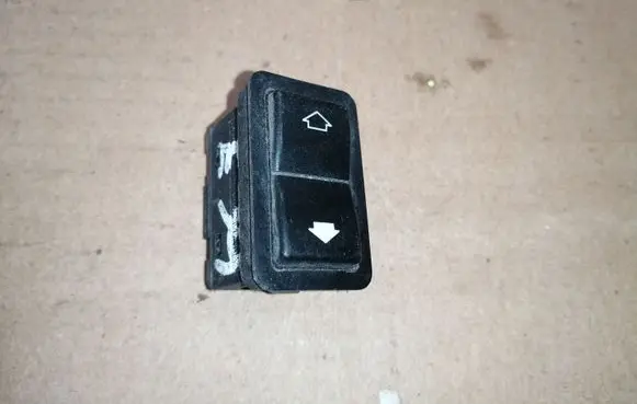 BMW 5 E39 Electric window control switch 8368974