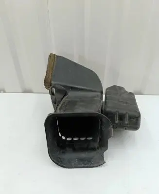 Chrysler 300C Intercooler air channel guide 04861739AC 04861761AB