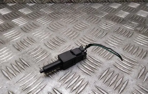 Nissan Qashqai+2 Brake pedal sensor switch