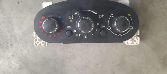 Dacia Sandero Climate control unit E1074254