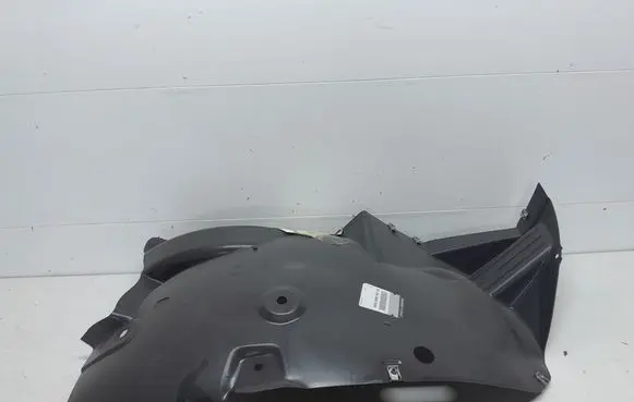 Front wheel arch liner splash guards
