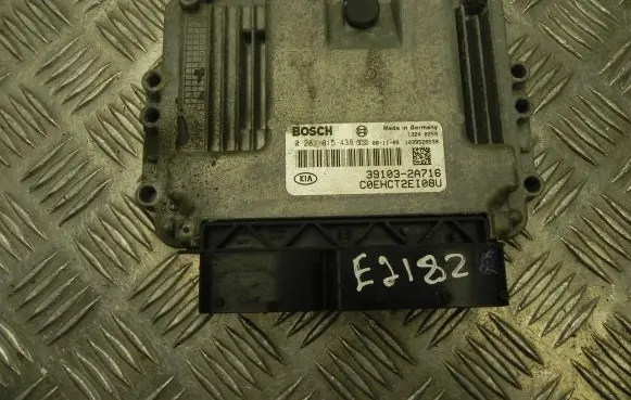 KIA Ceed Engine control unit/module 391032A716