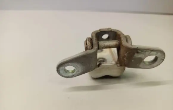 Hyundai Santa Fe Front door upper hinge 