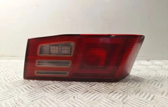 Mitsubishi Galant Tailgate rear/tail lights 22687201 MR325948 MR300290