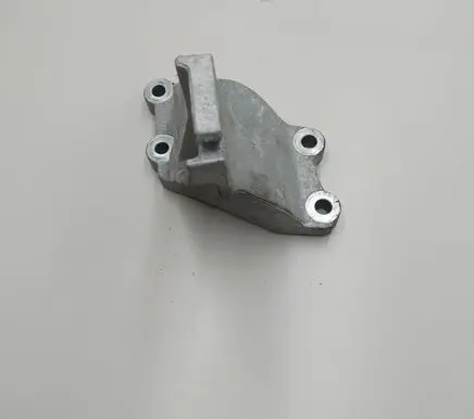 Nissan Leaf II (ZE1) Engine mounting bracket