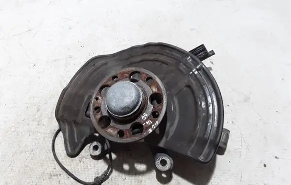 Mercedes-Benz CLA C117 X117 W117 Front wheel hub A2463320200