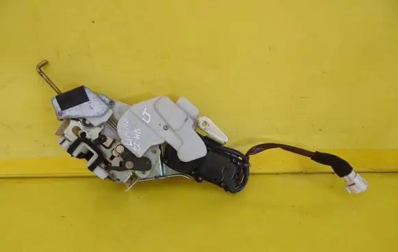 Suzuki Liana Rear door lock