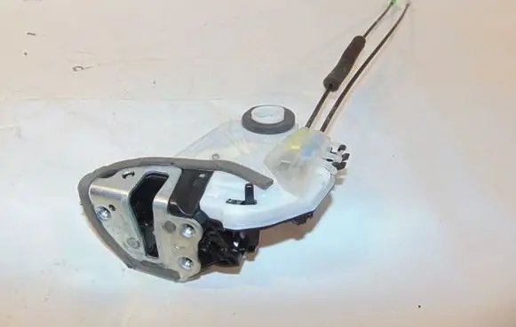 Toyota Camry VIII XV70 Rear door lock 6906048060 80801153