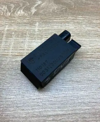 BMW 5 E39 AUC sensor 8391470 110187