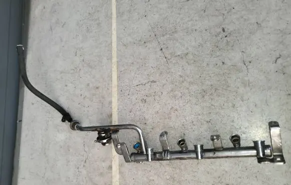 Ford Maverick Fuel main line pipe Yl8e9f792gb