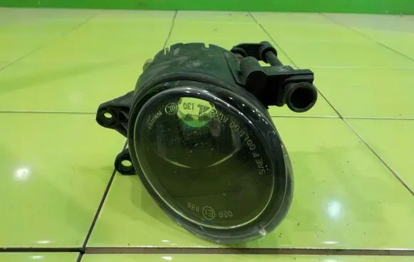 Volvo C30 Front fog light 0305065001 WP125