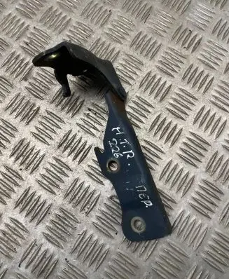 Engine bonnet/hood hinges