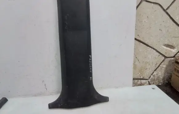 Mitsubishi Pajero Sport I (B) pillar trim (bottom) MR532783