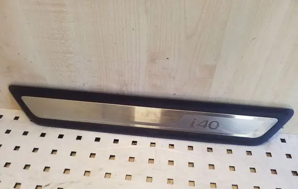 Hyundai i40 Front sill trim cover 858833Z100