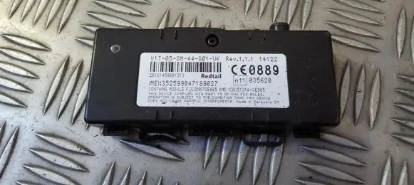Volkswagen Golf V Antenna control unit 035620