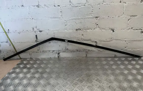 Land Rover Range Rover Sport L494 Front door window/glass frame 