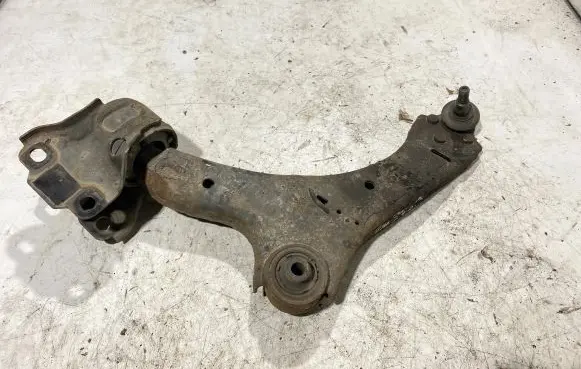 Volvo V70 Front lower control arm/wishbone