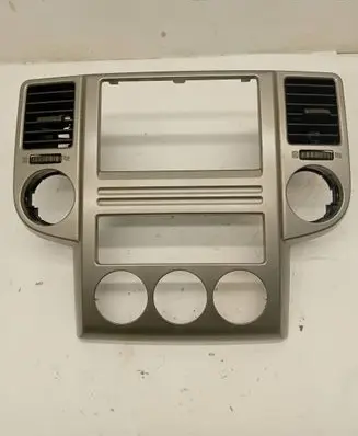 Nissan X-Trail T30 Dash center air vent grill 68260