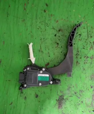 Skoda Octavia Mk1 (1U) Accelerator throttle pedal 6Q1721503C