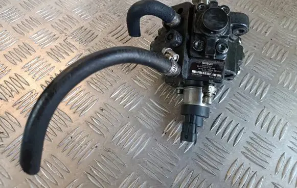 Opel Zafira B Fuel injection high pressure pump 0055206679 10000084909 0445010156