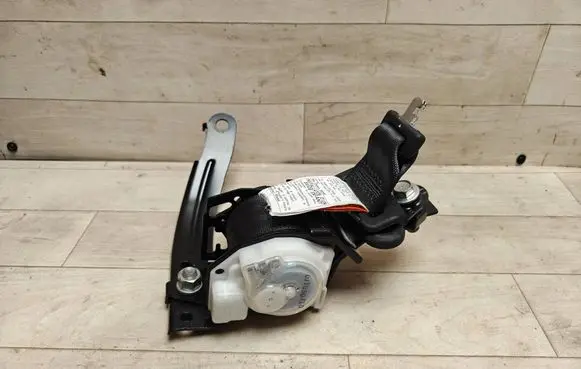 Honda Jazz Middle seatbelt (rear) C7611